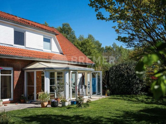 Spacious ground-floor apartment with garden, sauna & carport in Lüneburg-Oedeme – Photo 1