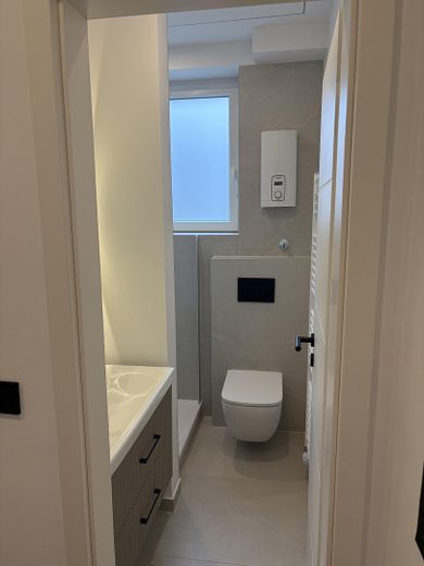 Primera ocupación de un apartamento de 2 habitaciones tras una reforma de alta calidad – Badezimmer