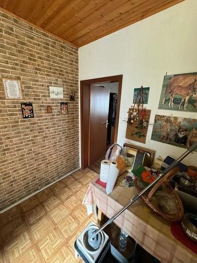 Großes Einfamilienhaus auf 1.500 m² Grundstück mit Scheune &amp; attraktivem Entwicklungspotenzial – 13 Zi EG
