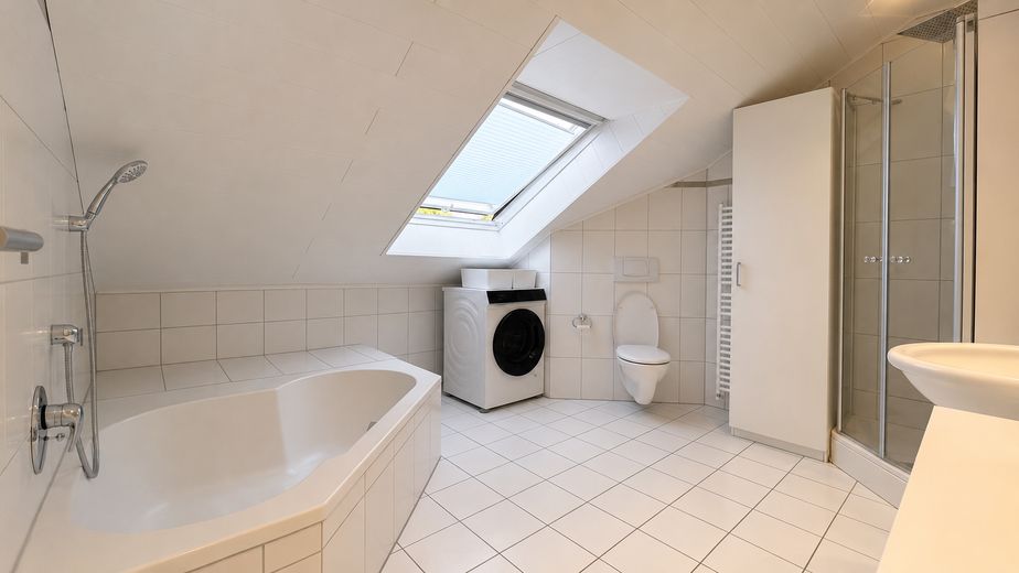 Gepflegte Maisonetten Wohnung – Badezimmer