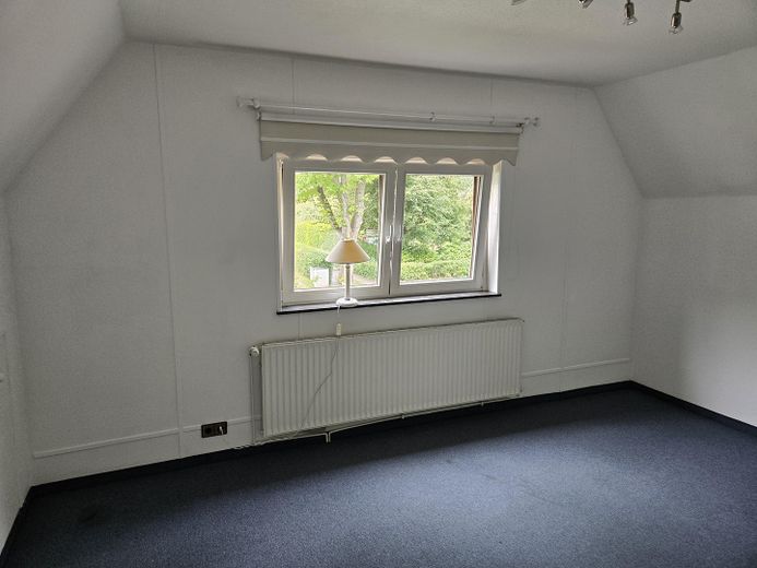 Großzügiges Einfamilienhaus mit viel Potenzial - provisionsfrei – Schlafzimmer  (OG)