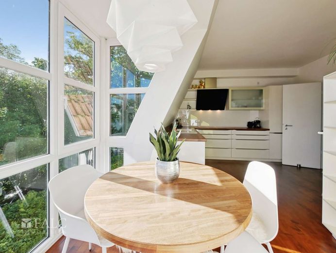 Wohn(t)raum über 2 Etagen mit Dachterrasse, Balkon, 2 Einstellplätzen, Einbau Wärmepumpe 2026 – Küche