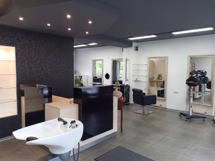 Top Friseurladen in konkurrenzloser Lage sucht neuen Betreiber – Ansicht