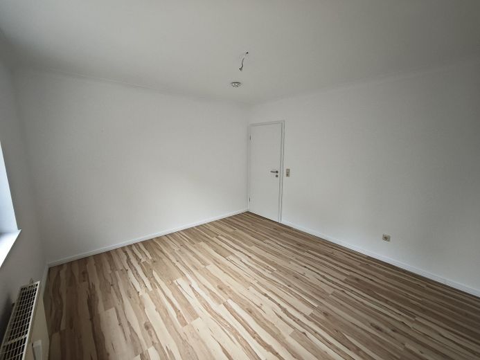 Helle 86 m² 3 Zimmer Wohnung mit Balkon & Keller in Hachenburg Krankenhaus – Schlafzimmer