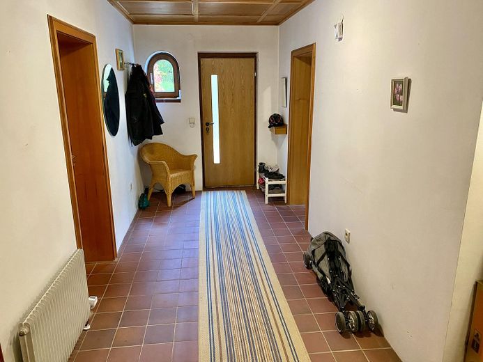 Maison individuelle avec appartement indépendant et vue dégagée *sans commission* – Flur UG
