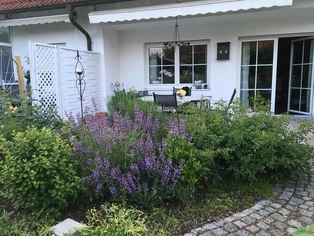 Garten - Blick zur Terrasse
