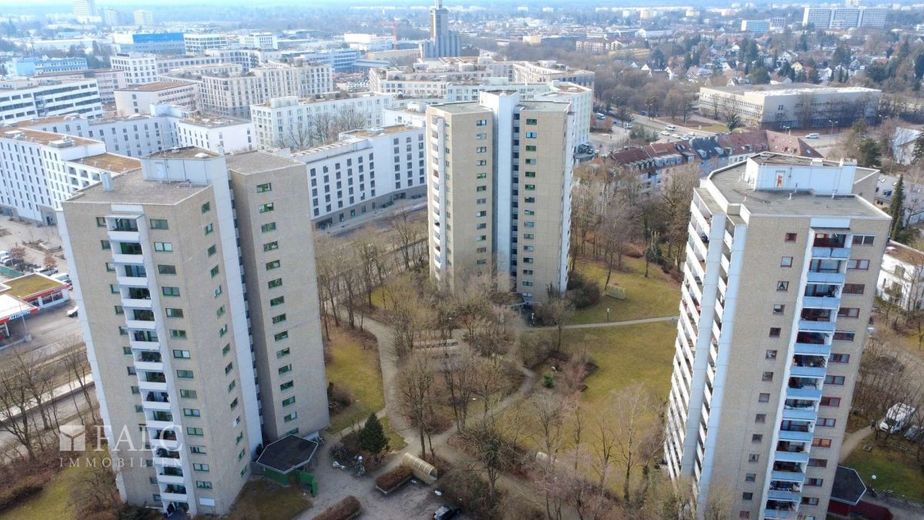Kompaktes Apartment mit Balkon und Tiefgaragenstellplatz in München-Sendling – Außenansicht