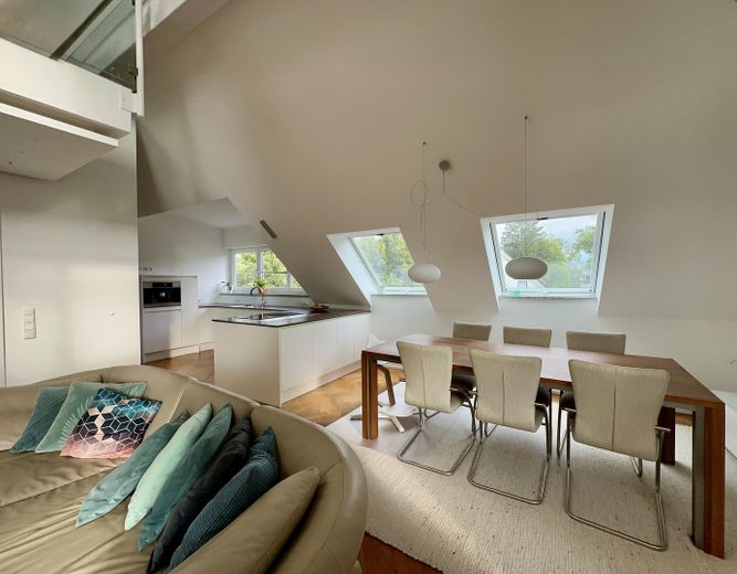 Provisionsfrei - Großzügige, lichtdurchflutete DG-Maisonette Wohnung - Fasangarten - provisionsfrei – Wohn-/ Esszimmer