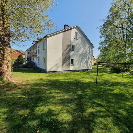 rechte Stirnseite mit Garten u