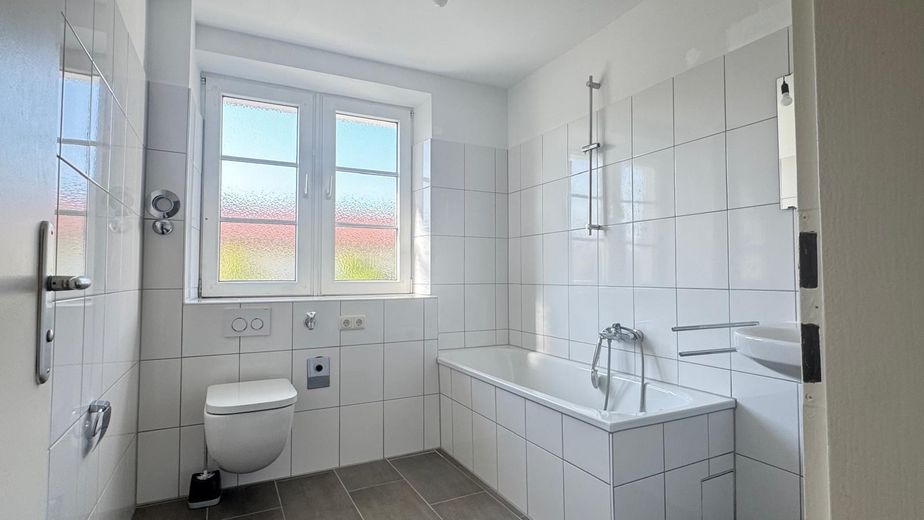 2-Zimmer-Wohnung mit Balkon am Mangfallplatz – Bad