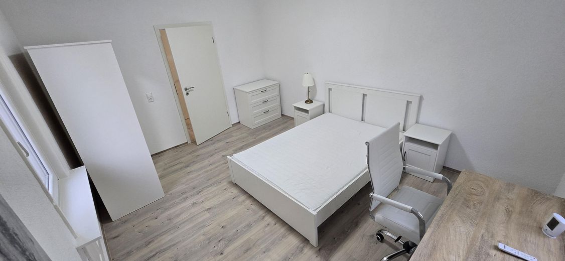 YENİ: Paylaşımlı dairede (WG) 1 odalı, ankastre mutfak + tamamen mobilyalı YENİ + yan giderler, elektrik ve internet dahil – Zimmer