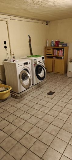 Mehrfamilienhaus mit großem Grundstück – Waschküche UG
