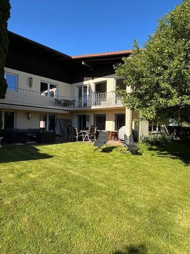Blick vom Garten auf das Haus