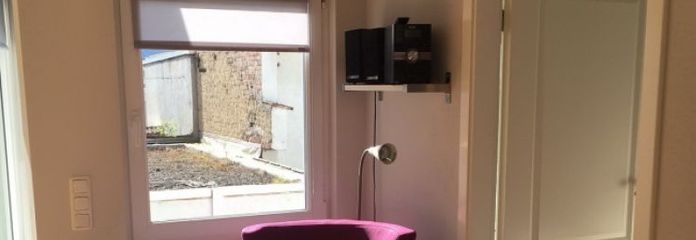 Modern und hochwertig möblierte 2 Zimmerwohnung mit Balkon in top gepflegtem Altbau