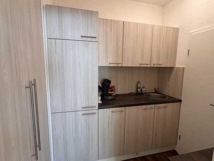 Top Sichtbarkeit: Gewerbe (2.021 m²) mit Wohnpotenzial für Handel, Büro, Praxis & Werkstatt – Küche Büro 2