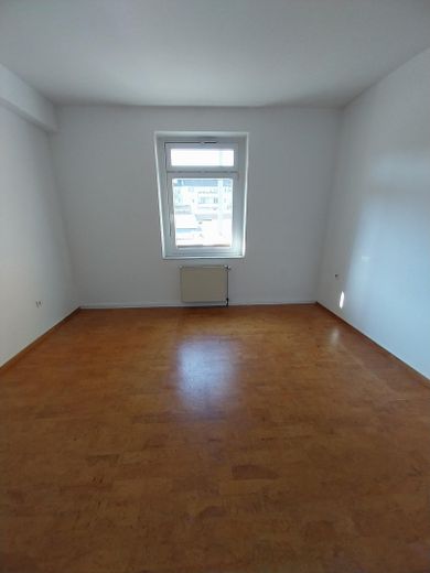 HSD-nah, provisionsfrei, bezugsfrei: 3-4 Z, 1.OG, Vollbad, Balkon, EBK – Schlafzimmer Bild 2
