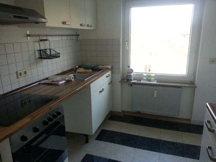 2 Zi. güney balkonlu daire. WG için uygun Lehenviertel – Küche