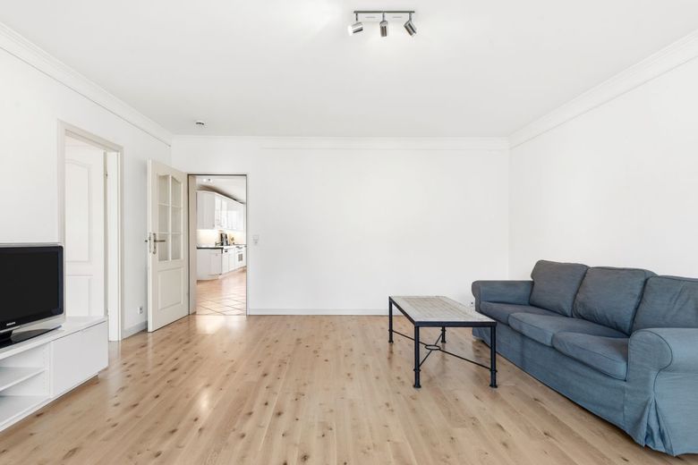 Sonnige Balkonwohnung mit Stellplatz in Halstenbek – Wohnzimmer