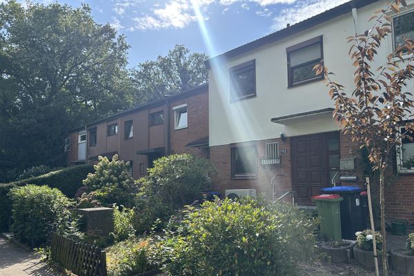 Gemoderniseerde rijwoning met warmtepomp, energielabel B en garage, zonder courtage