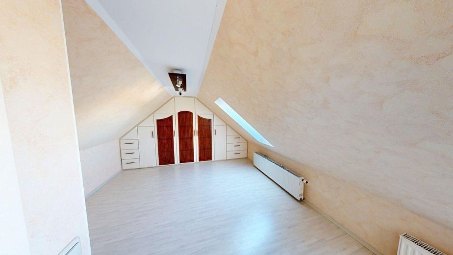 Exklusive Maisonette-Wohnung mit großer Dachterrasse – Schlafzimmer