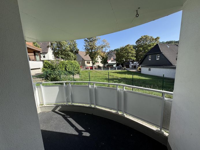 È richiesto il WBS!!! Occupazione minima 3 persone. Appartamento di 3 locali adatto alle famiglie con terrazza, accessibile senza barriere – Balkon