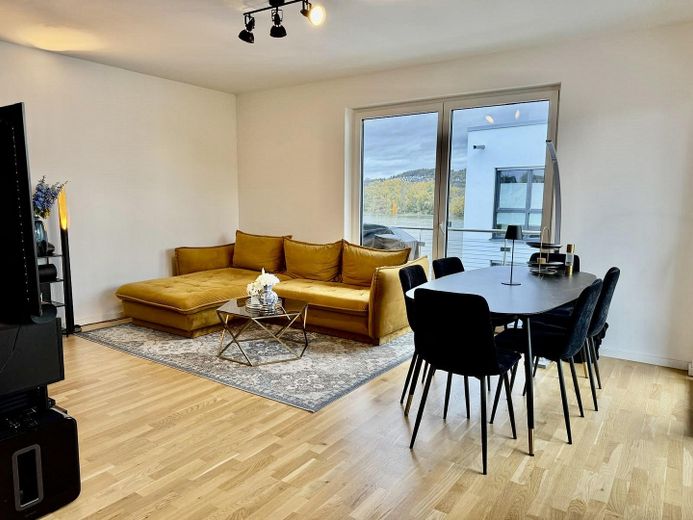 Essbereich und Wohnzimmer