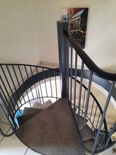 Treppe zum Wohnzimmer UG