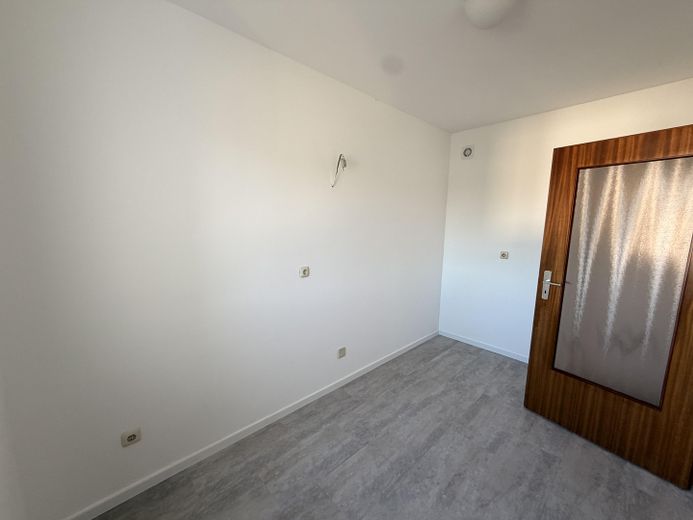 Helle 2-Zimmer-Wohnung, neues Bad, neue Küche, U-Bahn-nähe – Küche (Einbauk. folgt im Okt))