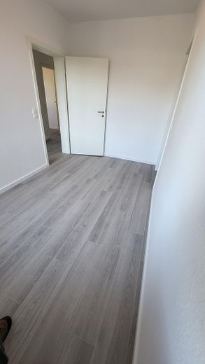 Zemin kat-yeni yenilenmiş-ayrı giriş-balkon-kapalı otopark-özel şahıstan – Eßzimmer