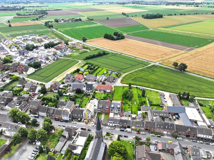 Frontansicht mit Umgebung