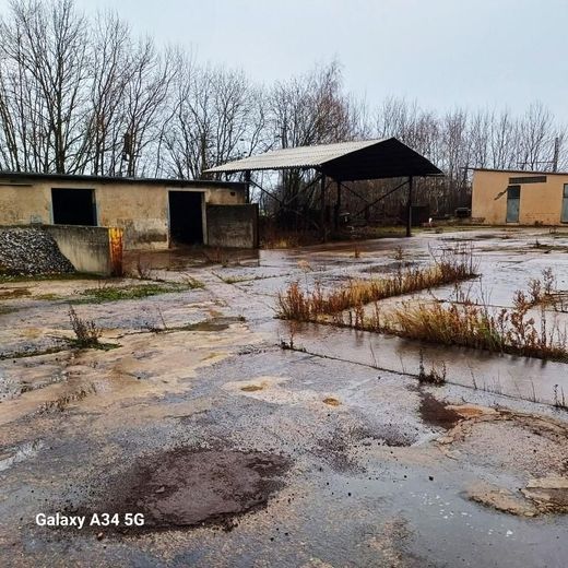 Terrain commercial avec bâti existant ***généreusement dimensionné *** à vendre – Bild 1