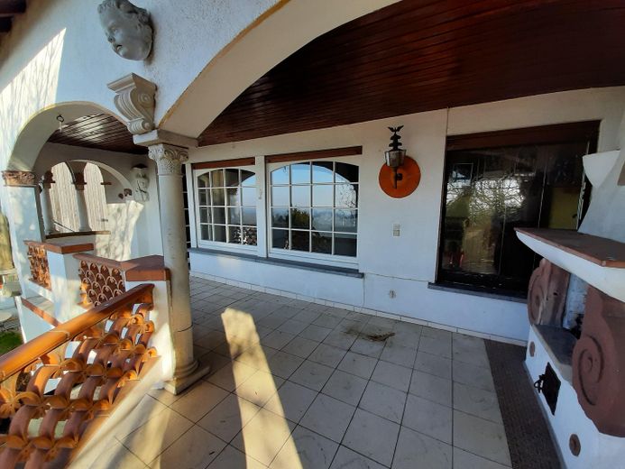 Balkon m. offenem Kamin