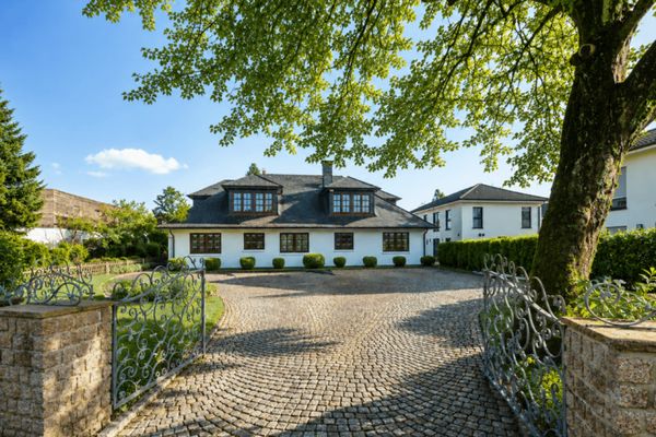 Großzügige Villa mit besonderem Wohnpotenzial
