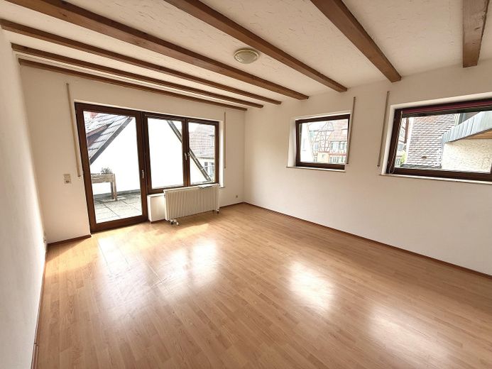 Charmante 3-Zimmer Wohnung in Öhringer Altstadt – Wohn- und Esszimmer