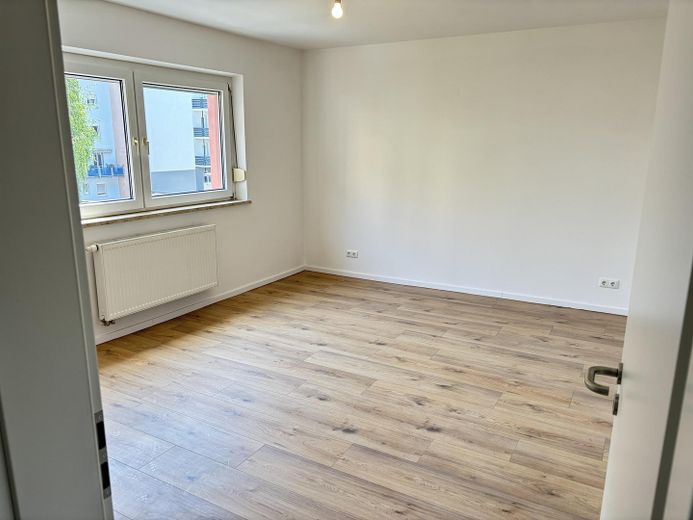Sofort frei & ohne Provision - Renovierte 3-Zimmer-Wohnung mit Balkon – U-Bahn um die Ecke – Schlafzimmer