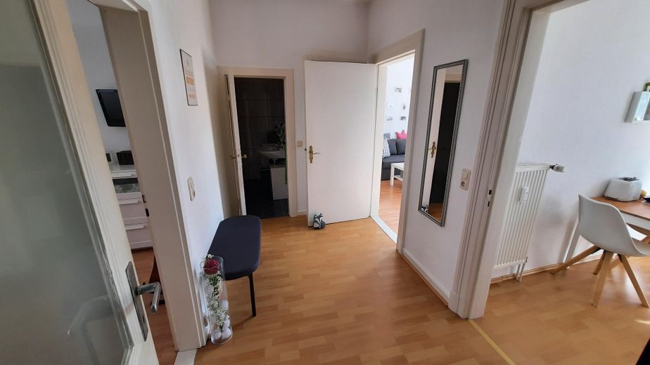 Lüneburg 2,5 Zimmer Wohnung kaufen in nur zu fuß bis 5 Min zum Marktplatz. – Flur