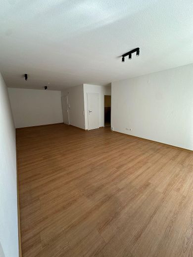 Appartement lumineux de 3 pièces dans un emplacement central – première occupation après rénovation – Photo 8