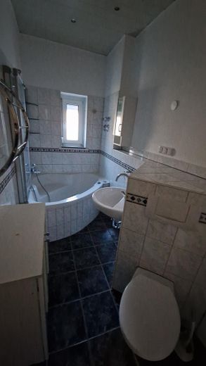Wie ein eigenes Haus: 162,5 m² | 6 Zimmer | 600 m² Garten im Sondereigentum | 32 m² Dachterrasse – Bad OG