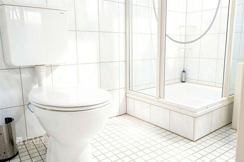 Attraktive Mehrgenerationen- oder Kapitalanlageimmobilie – Badezimmer EG