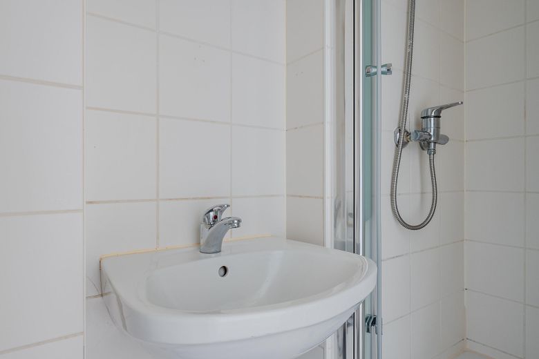 2 Zimmer in Prenzlauer Berg – bezugsfrei, provisionsfrei & renoviert – Badezimmer