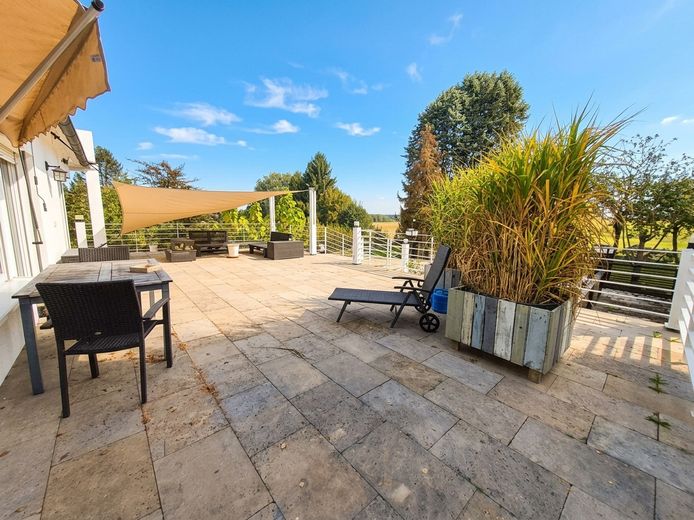 सपनों के बगीचे वाली भूमध्यसागरीय लैंडहाउस-विला – Terrasse 2 Antikmarmor