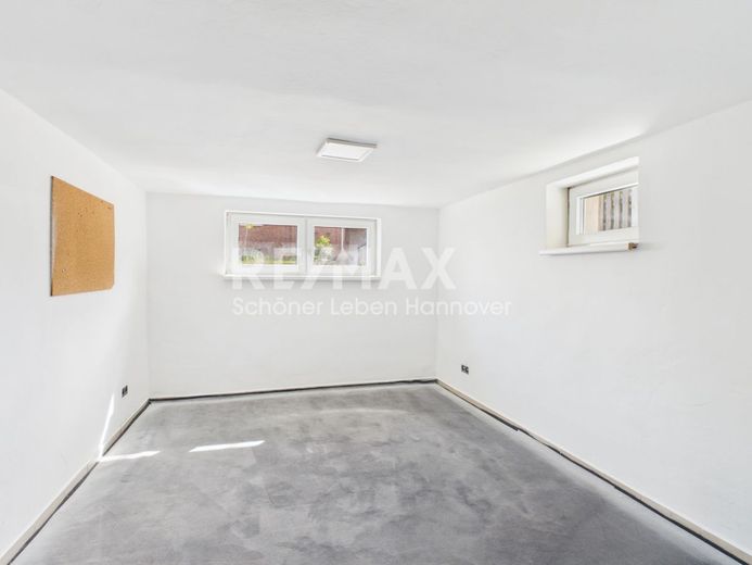 Mehr Platz als erwartet, modernisierte DHH, mit wohnlich ausgebautem Keller mit  eigenem Eingang. – Keller