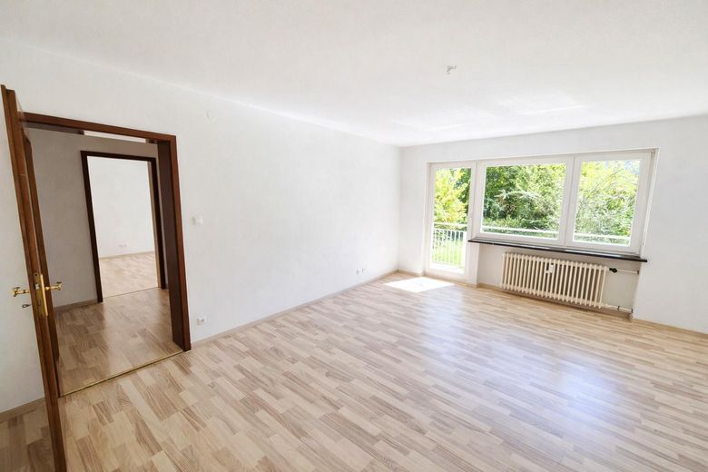 Charming 2-room apartment in Munich-Sendling-Westpark - commission-free – Wohnzimmer