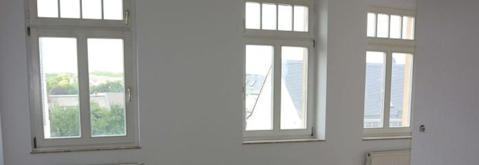 Locali ben distribuiti - cucina illuminata dalla luce naturale con accesso al balcone - all'ultimo piano