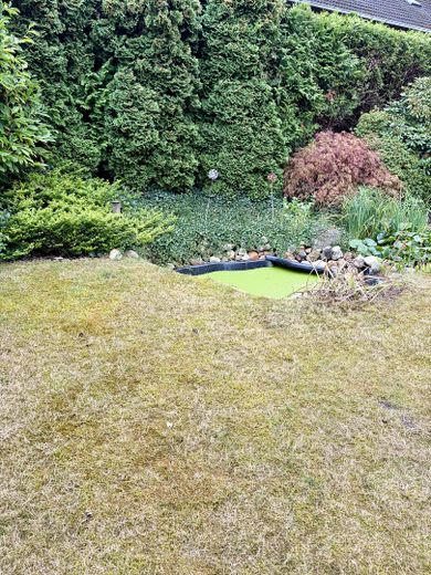 Casa a schiera di testa tranquilla e centrale a Norderstedt vicino ad Amburgo – Garten mit Teich