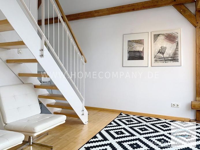Helle, modern möblierte 1,5-Zimmer-Dachgeschoss-Maisonette-Wohnung mit Südbalkon in Schwabing – f61e15f0ebb333e909307231c7b553070d5b511a.jpg
