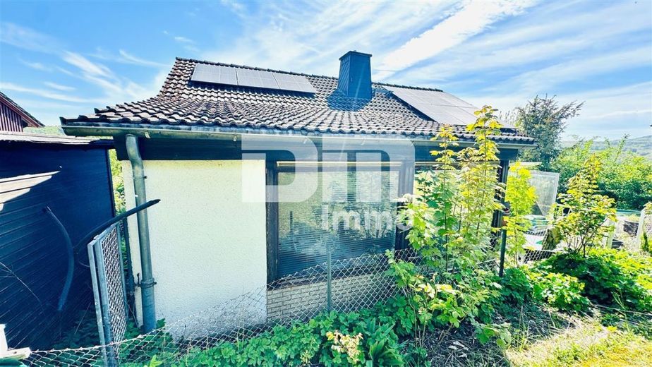 Umfangreich saniertes EFH inkl. PV-Anlage, Terrasse, Wintergarten und Garage – Rückansicht