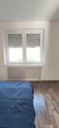 Top modernisierte 2-Zimmer-Wohnung mit Balkon und Tiefgaragen-Stellplatz an der Grenze zu HH – Schlafzimmer