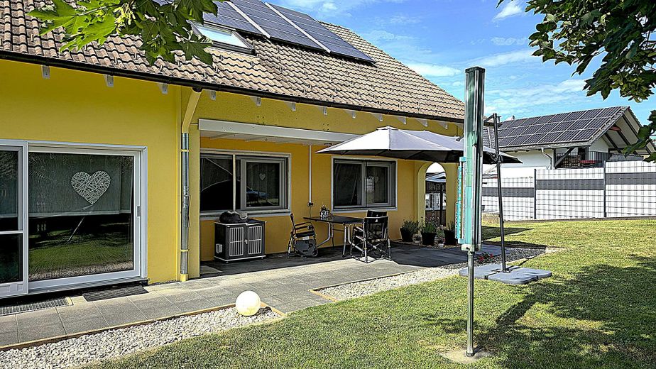 Zmodernizowany dom dwurodzinny z działką o powierzchni 1.219 m² · Klasa energetyczna A – Terrasse