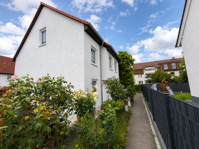 *Reihenendhaus in ruhiger Lage von FFM-Griesheim* – Außenansicht